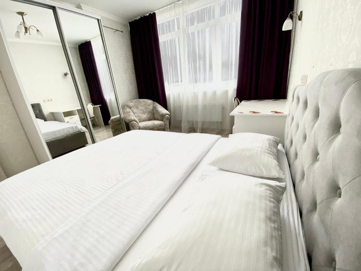 Apartments With Dnipro View Kyiv Exterior photo